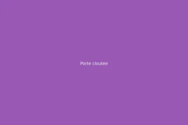 Porte cloutee